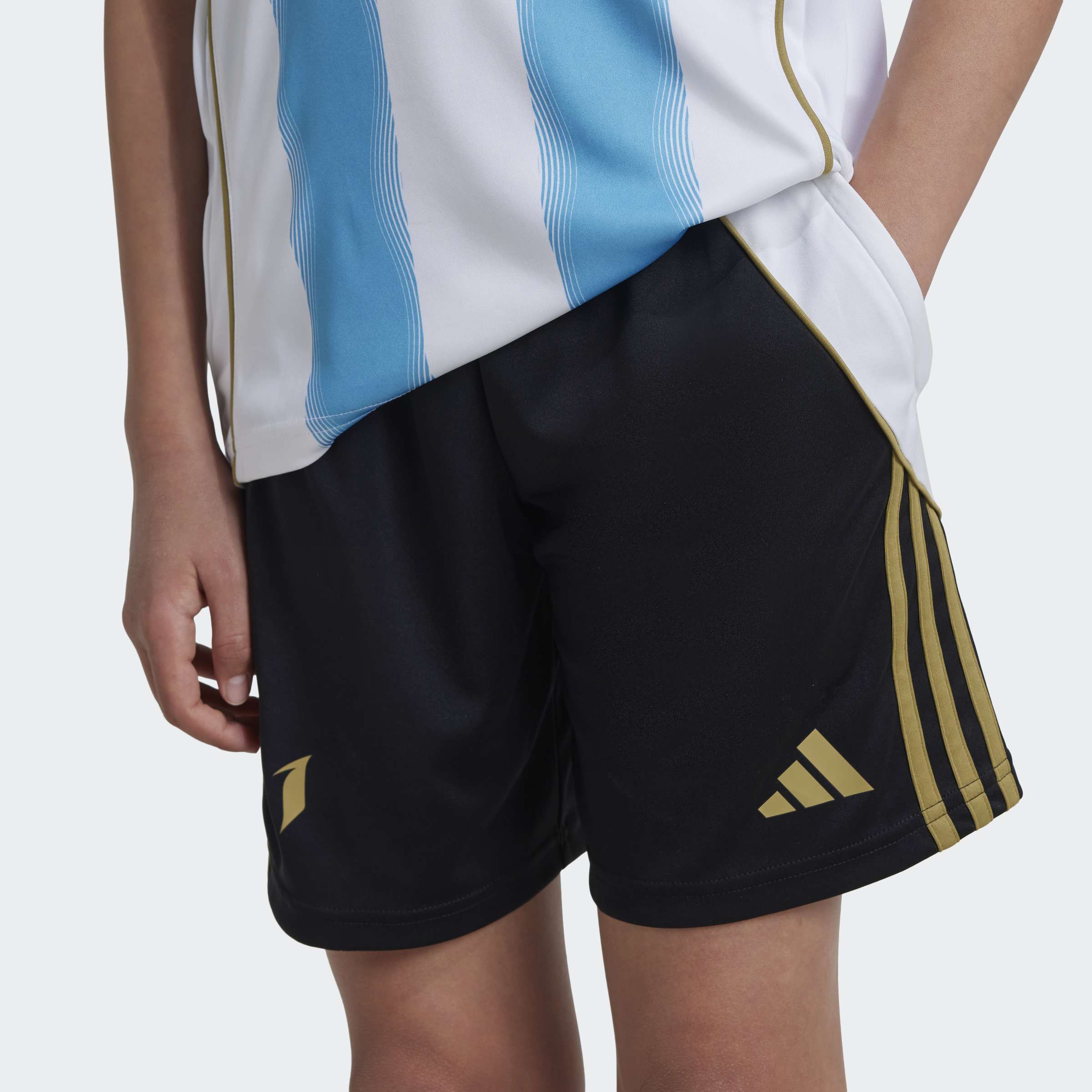 Adidas shorts and top deals